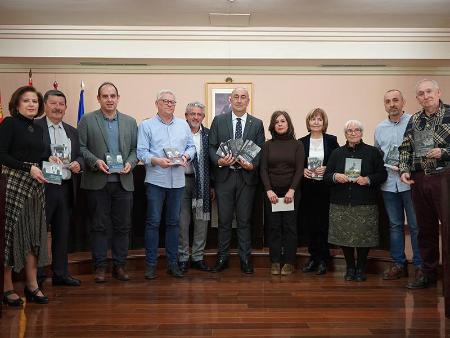 Imagen El salón de Plenos de la Diputación acoge la presentación de la colección de libros ‘La provincia de Segovia, al detalle’, publicada por la institución